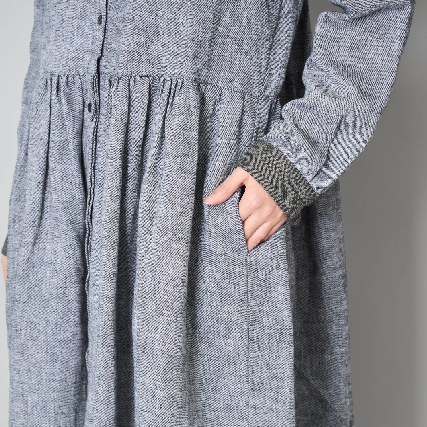 ubasoku/バイカラー バンドカラー長袖ワンピース ブラックシャンブレー