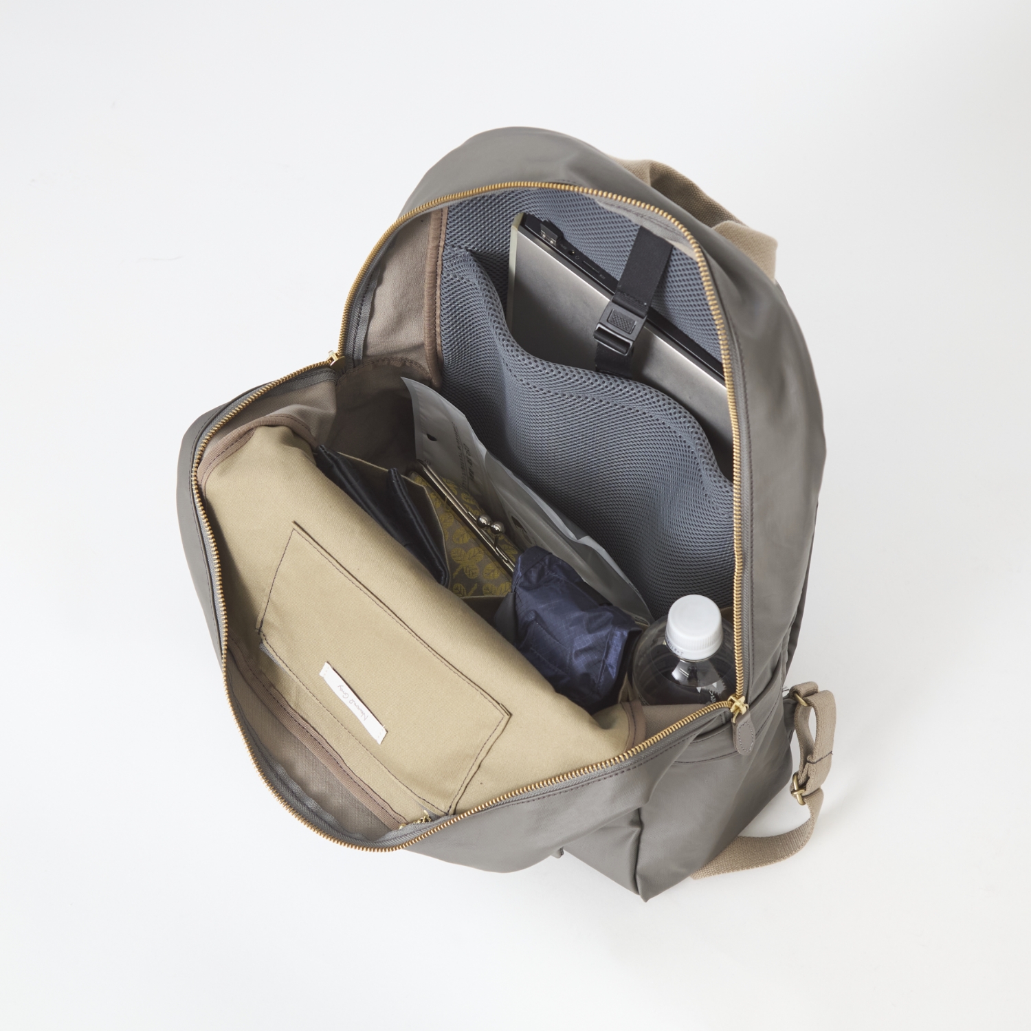 Neutral Gray/ジェーン アクト リュック -大容量と豊富なポケットが