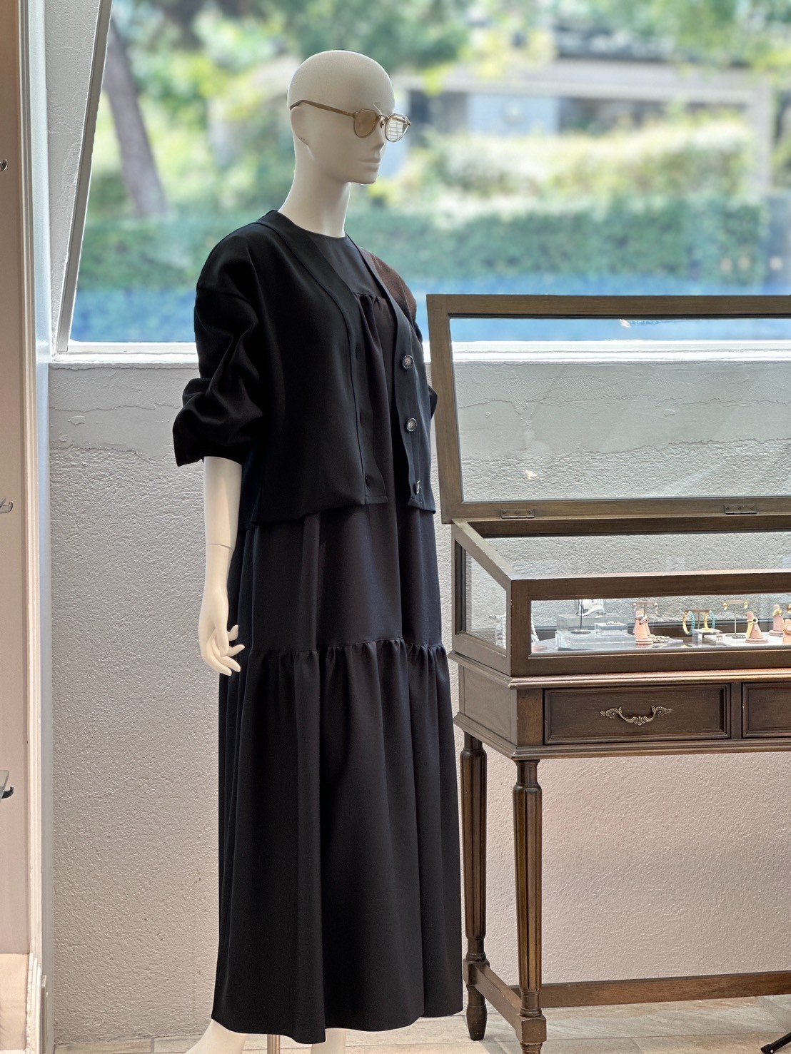 コーデセット】ティアードワンピース(ブラック)×ショートカーディガン