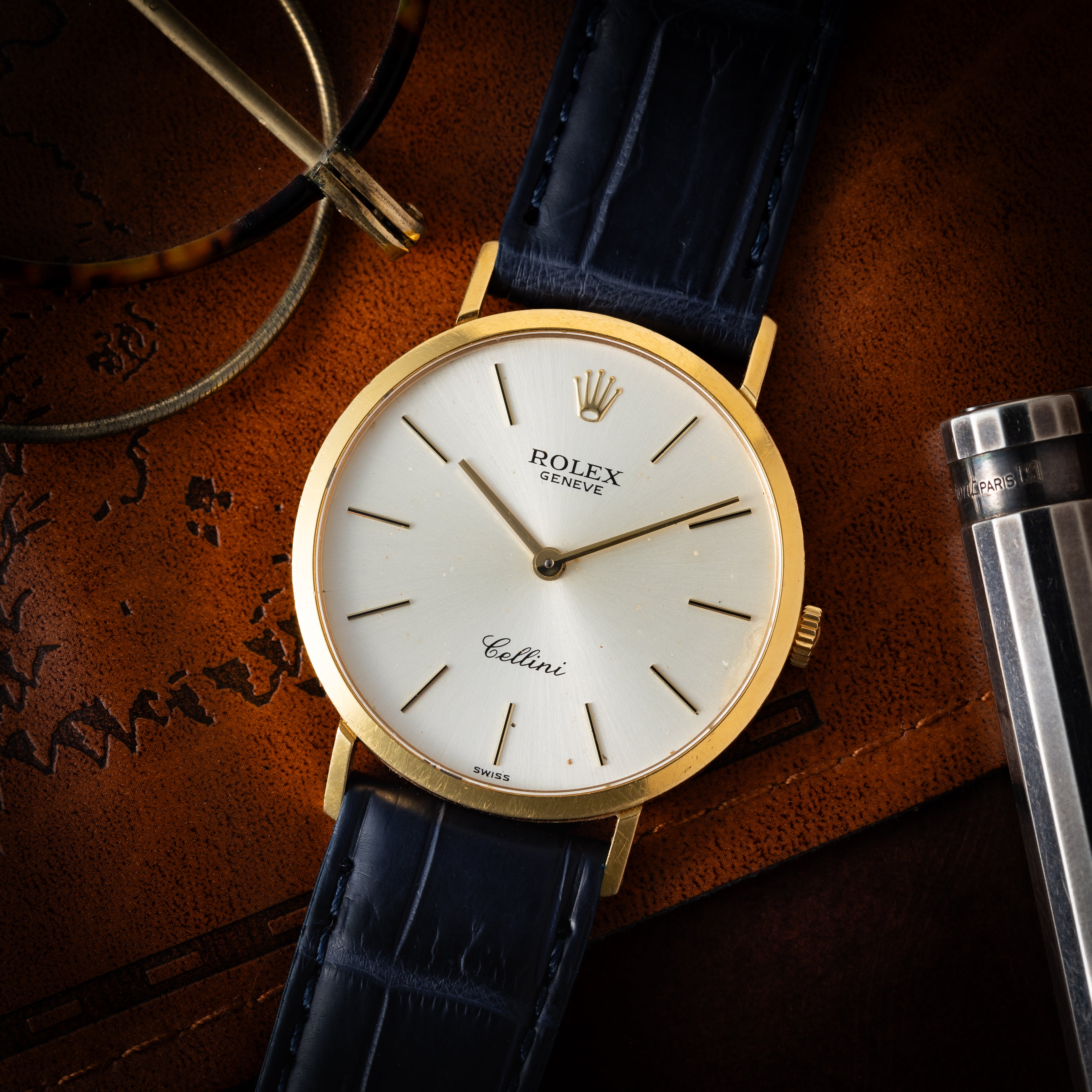 ロレックスに革ベルトの腕時計はある？特徴と魅力を徹底解説