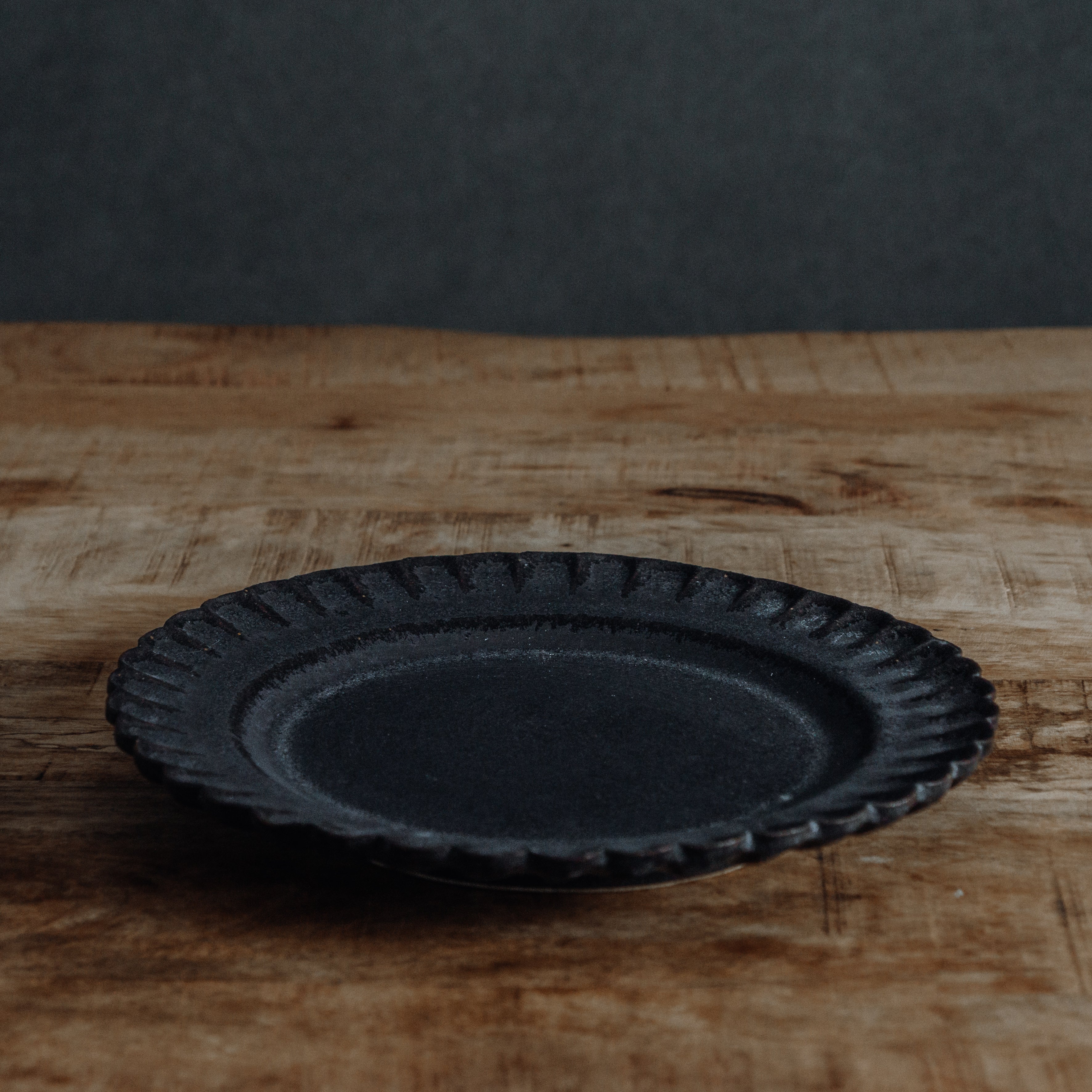 小菊プレート 黒錆 大 – sui.