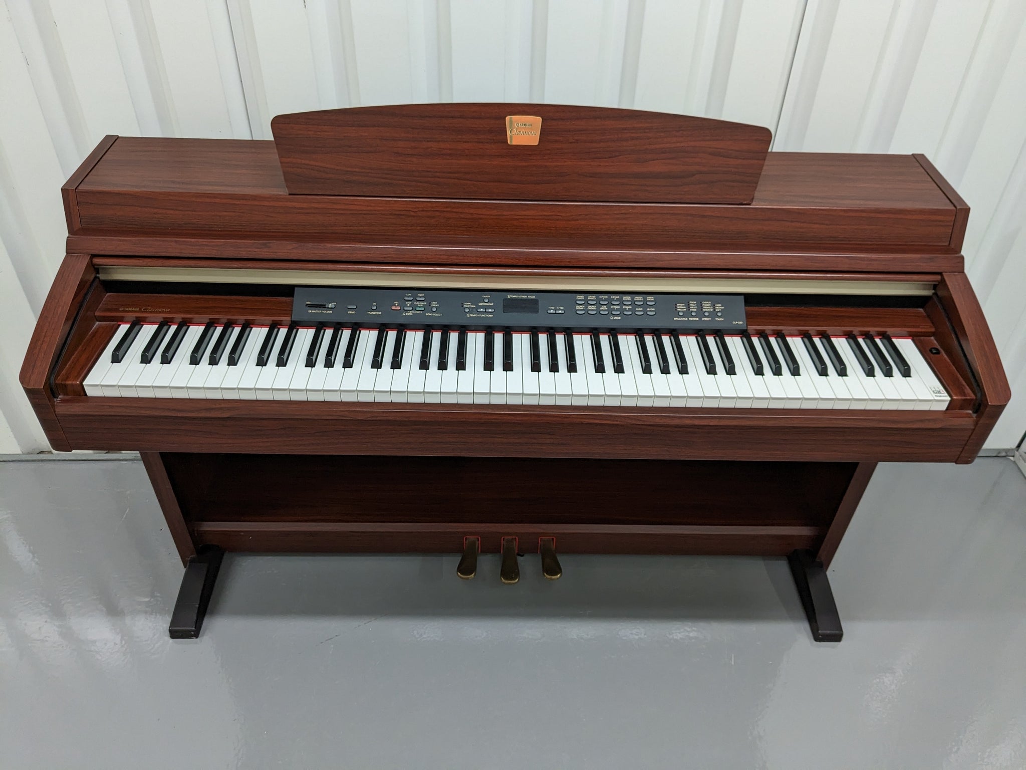 Yamaha Clavinova CLP-230 Digital Piano in mahogany finish stock nr