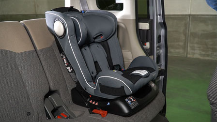 チャイルドシート コキーユ チャイルドモード後向きの取付け | お客様