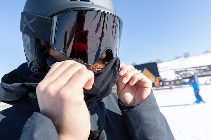雪を愛するすべてのスキーヤーにAnonを - SURF&SNOW