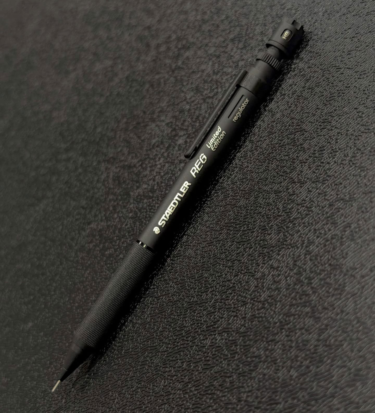 復刻した高機能シャープペン「ステッドラー REG」に数量限定のマット